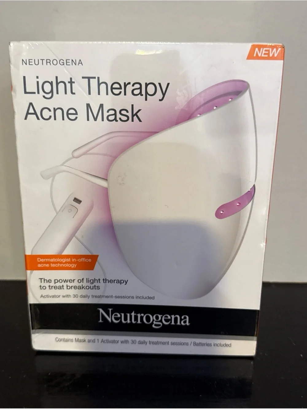 Neutrogena Light Therapy Acne Mask — White with Purple Accents